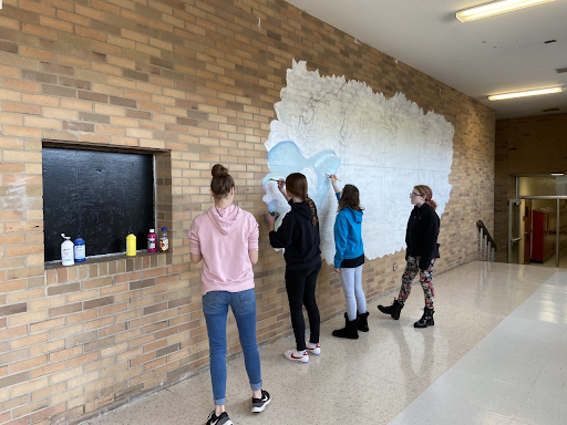 Freshman Building Creates New Mural – The West Press