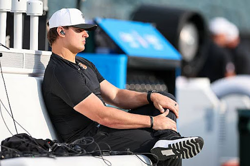 PHILADELPHIA, PENNSYLVANIA - AUGUST 7: Trey Hendrickson #91 of the Cincinnati Bengals looks on from the bench before the NFL Preseason 2025 game against the Philadelphia Eagles at Lincoln Financial Field on August 7, 2025 in Philadelphia, Pennsylvania. (Photo by Scott Taetsch/Getty Images)