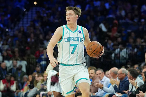 Kon Knueppel #7 of the Charlotte Hornets dribbles the ball against the Philadelphia 76ers at Xfinity Mobile Arena on October 25, 2025 in Philadelphia, Pennsylvania. (Photo by Mitchell Leff/Getty Images)