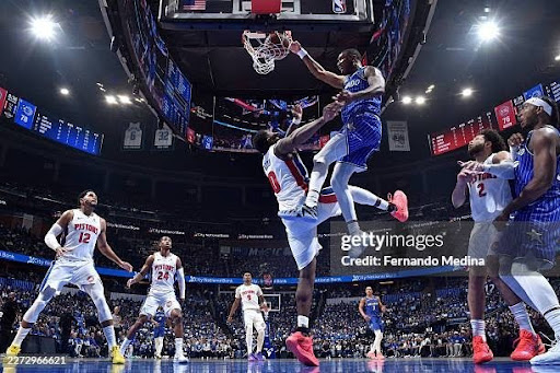 Jamal Cain (#8) dunks in the Magic-Pistons game.